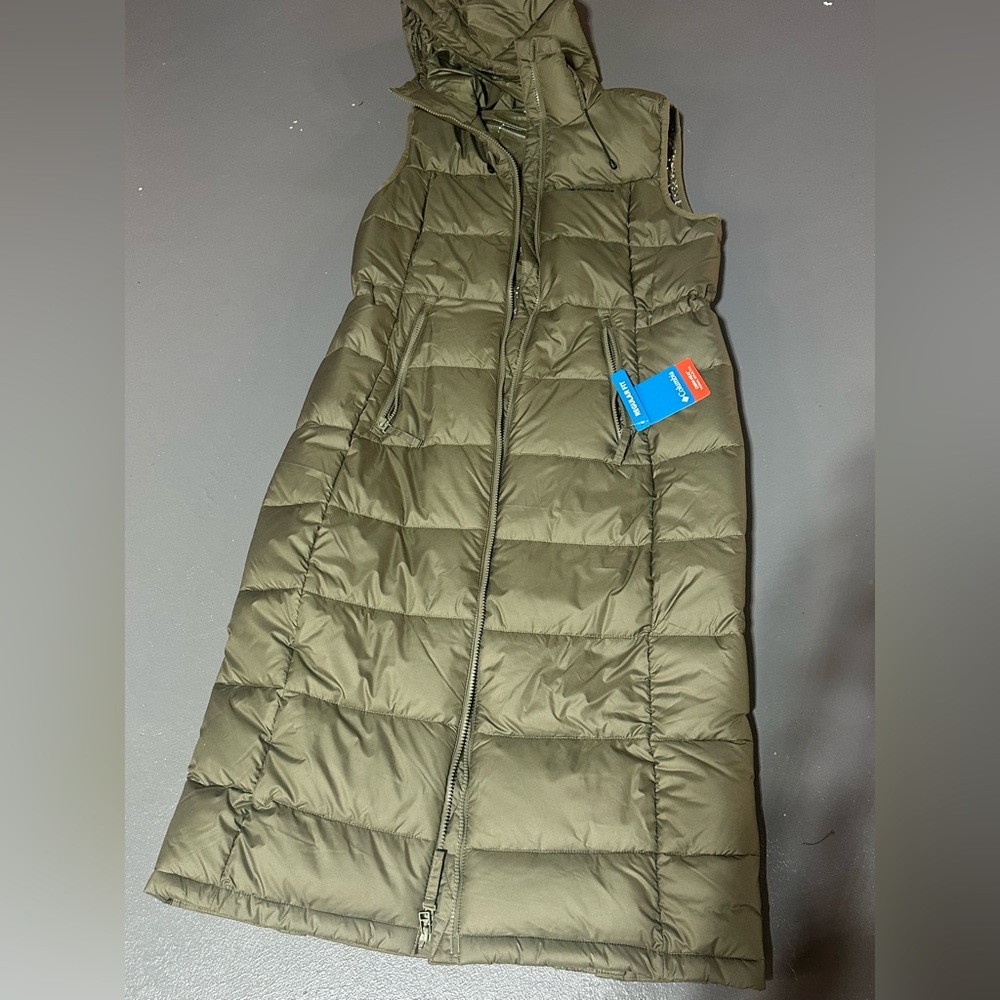 NWT long. Columbia Vest green size small